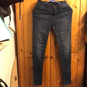 Levi’s blue skinny jeans size 24